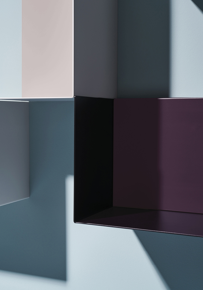 Regalelement DADO gibt es in 3 Größen, jedes von ihnen kann hochkant oder im Querformat aufgehängt werden. Zur Auswahl  viele matte und Hochglanz-Lackfarben. Design by Jo. van Norden. 