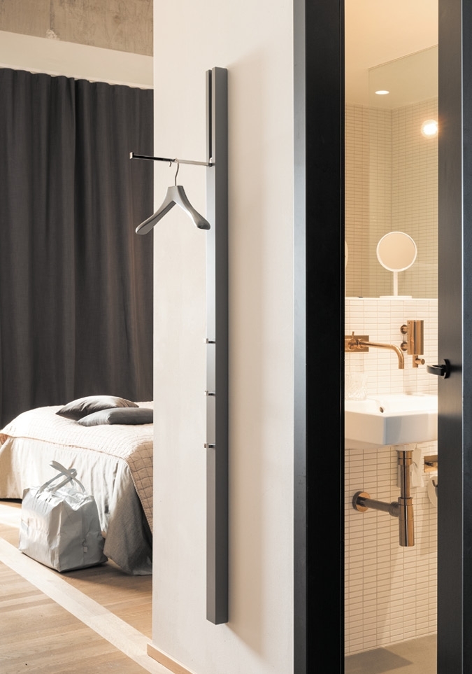 Schönbuch Designer Wandgarderobe Line grau minimalistisch individuell Holz Apartment 8 