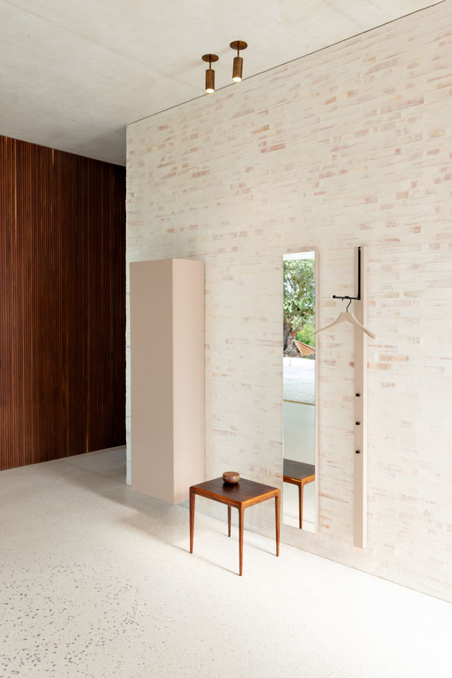 Schönbuch Designer Wandgarderobe Line minimalistisch individuell Holz Apartment 8 