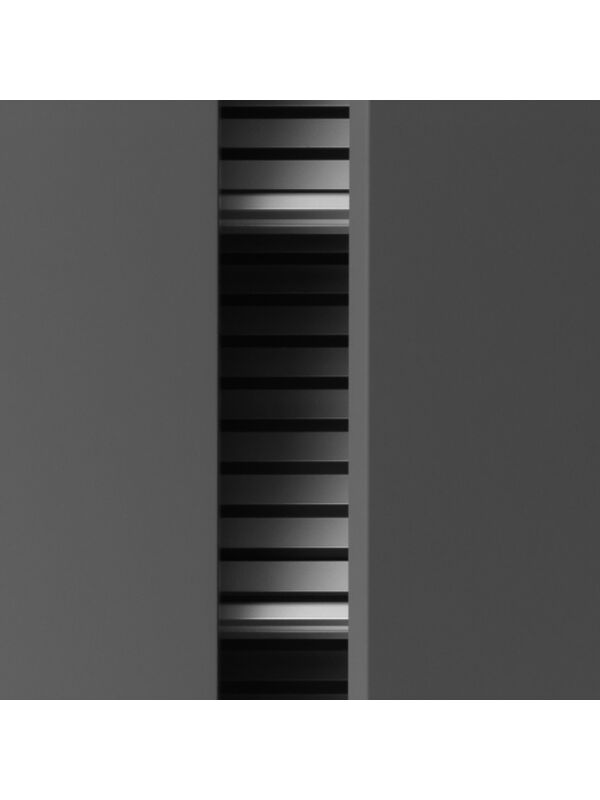 Schuhboden schräg aus pulverbechichtetem alusilber (für Tiefe 30 cm)