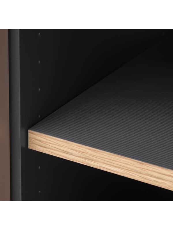 Schuhboden mit Riffelauflage und Eiche Dekorkante