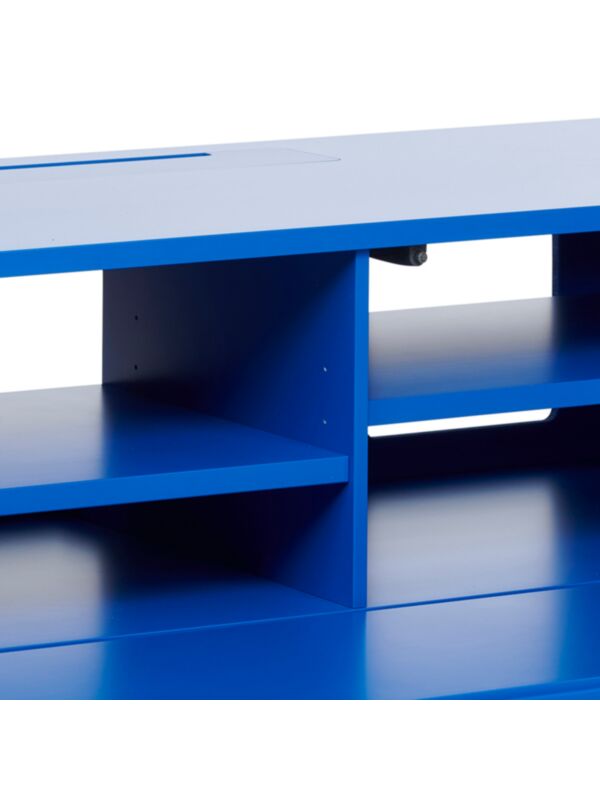 Klappenelement mit Fachböden und Mittelseite