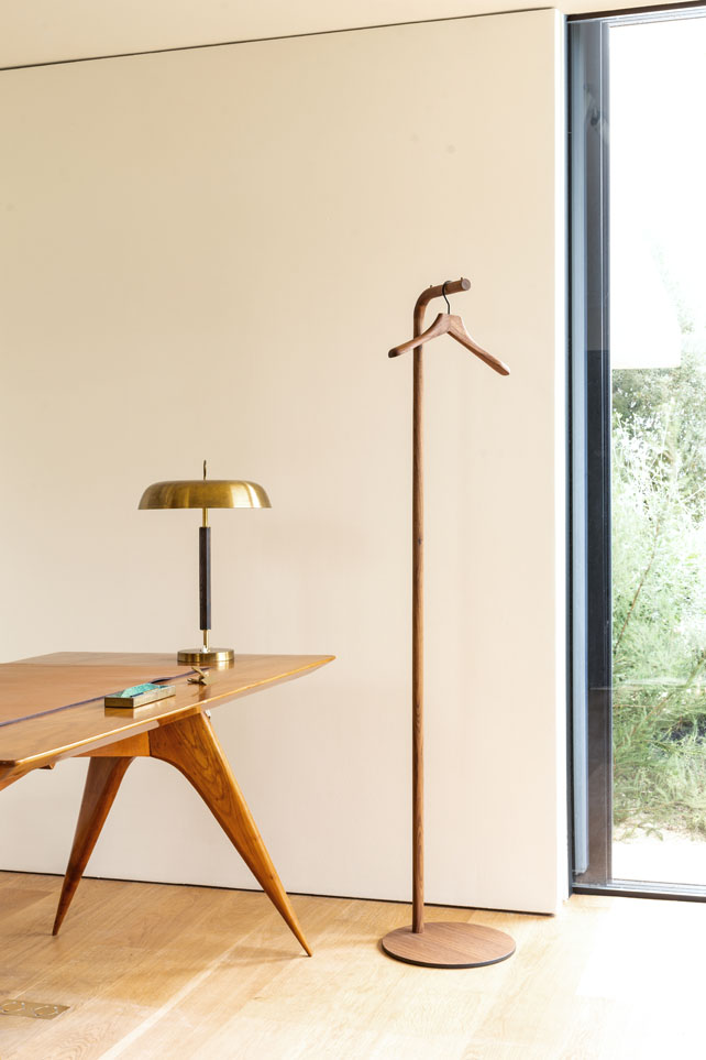 BOW coat stand made of solid walnut or oak with a matt lacquered finish or oak with an open-pored finish painted in black