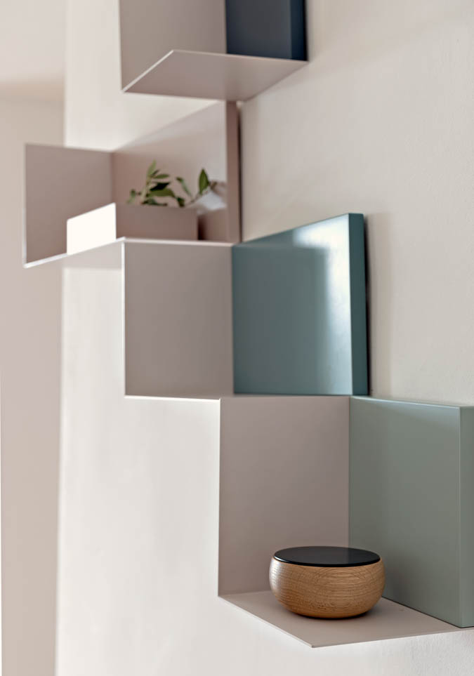 DADO shelf comes in three sizes and can be used upright or horizontally Design. A choice of matt and high-gloss colours. by Jo. van Norden. 