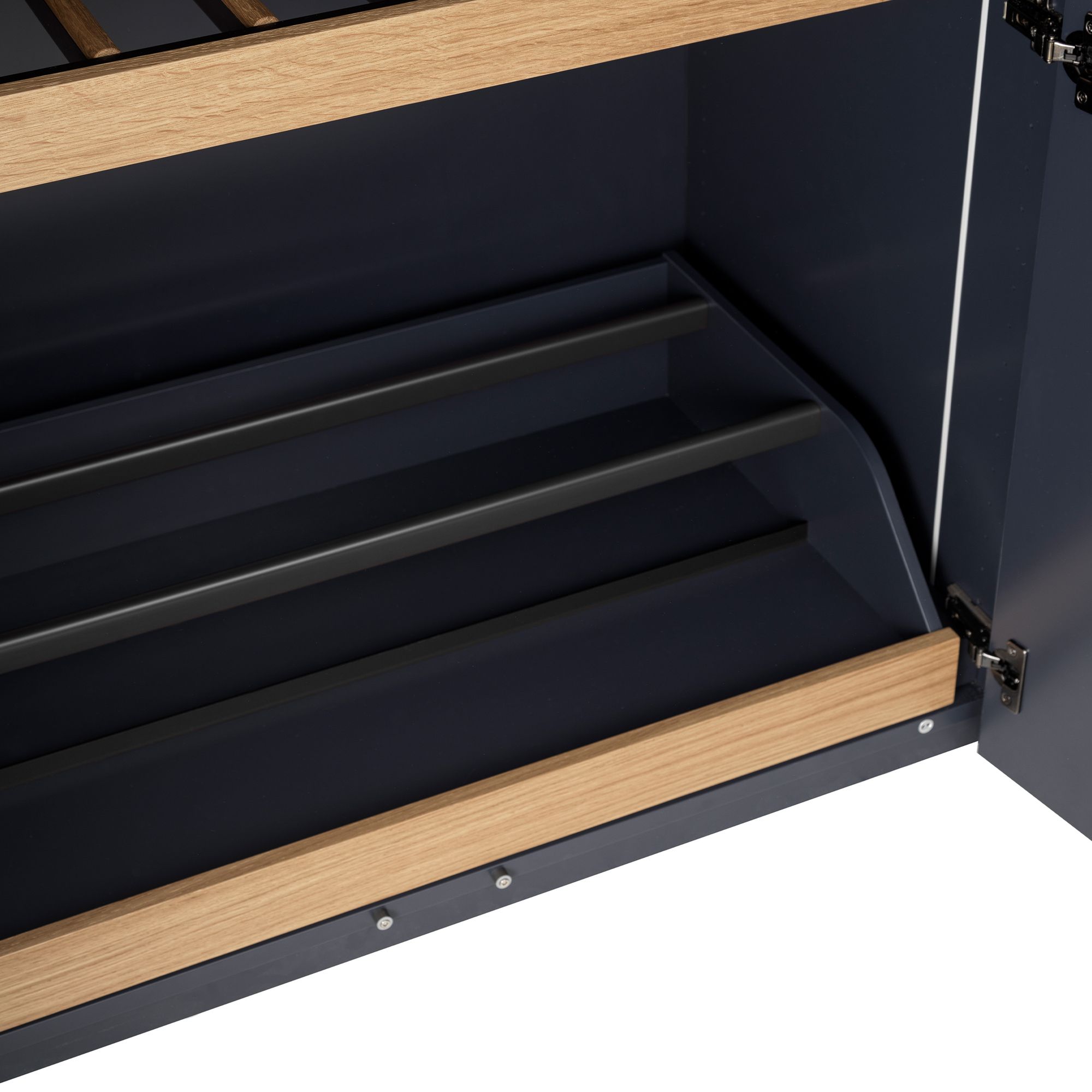 Pull-out scoop with shoe holder in black anodised aluminium and with oak trim front