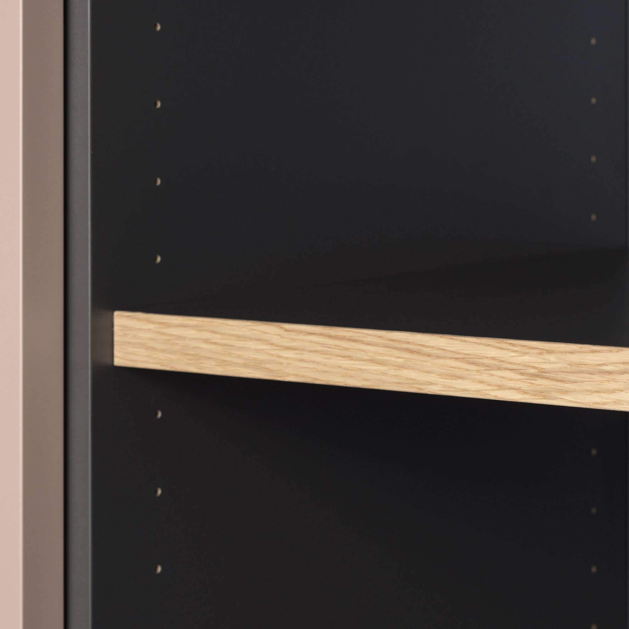 Loose shelf with oak trim strip
