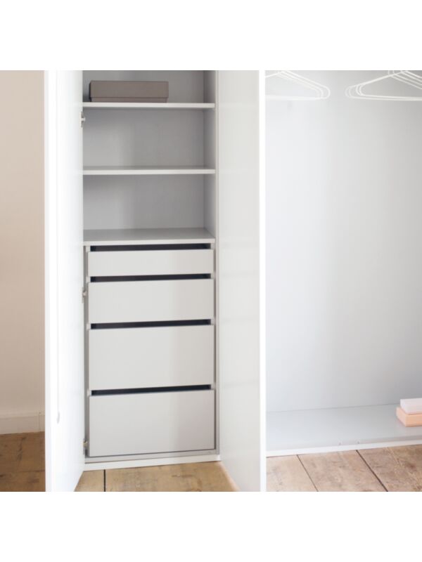 Interior drawers fully lacquered