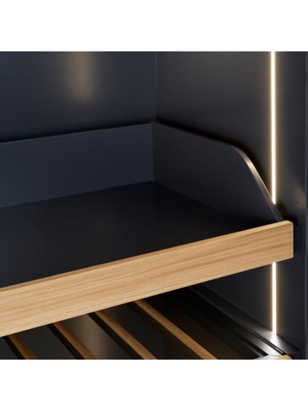 Pull-out scoop with oak trim front