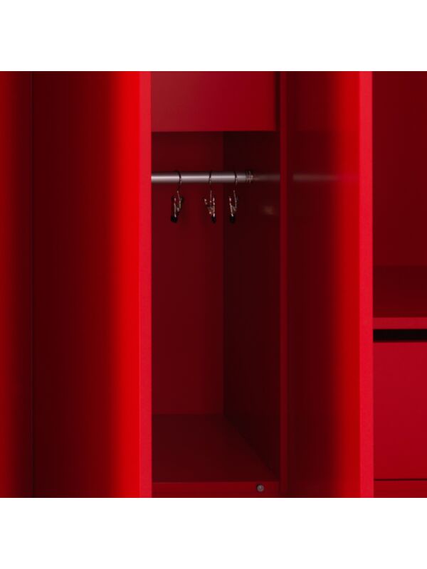 Rail with boot clips 