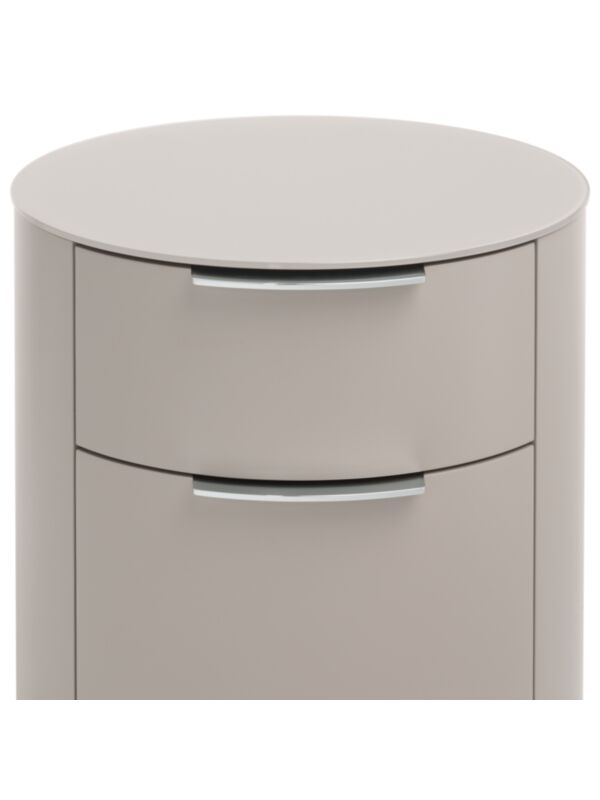 Exterior drawers with flat metal grips