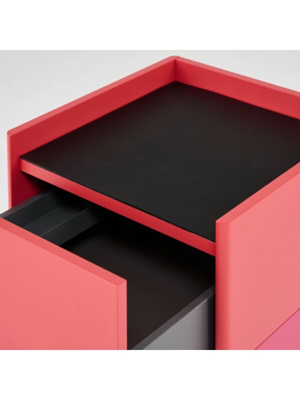 Bend leather insert for inset storage tray